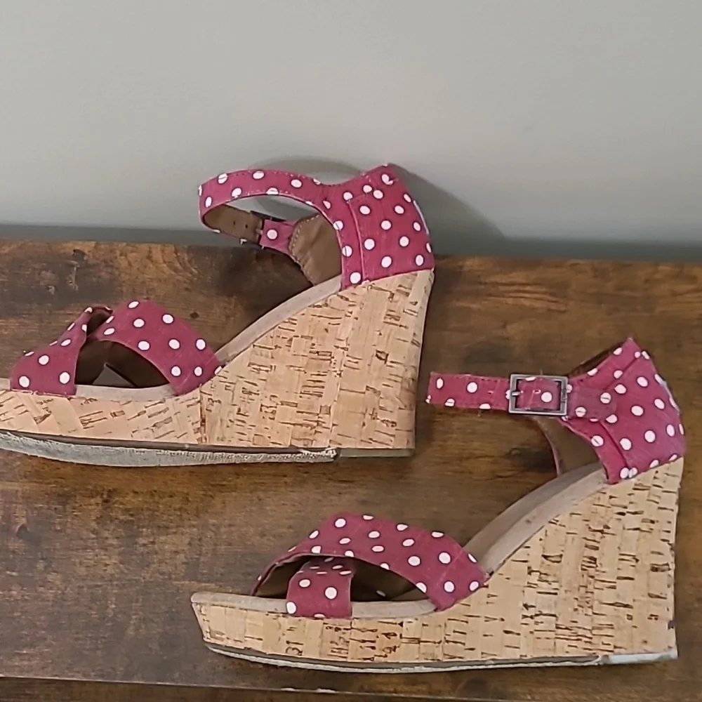 Toms cranberry white